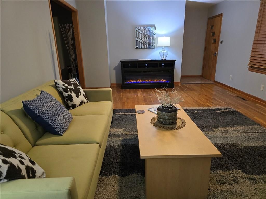 223 W 9th Street — photo 13