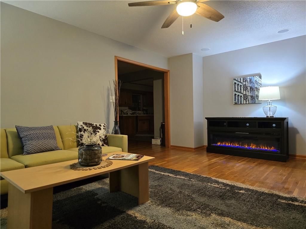 223 W 9th Street — photo 14