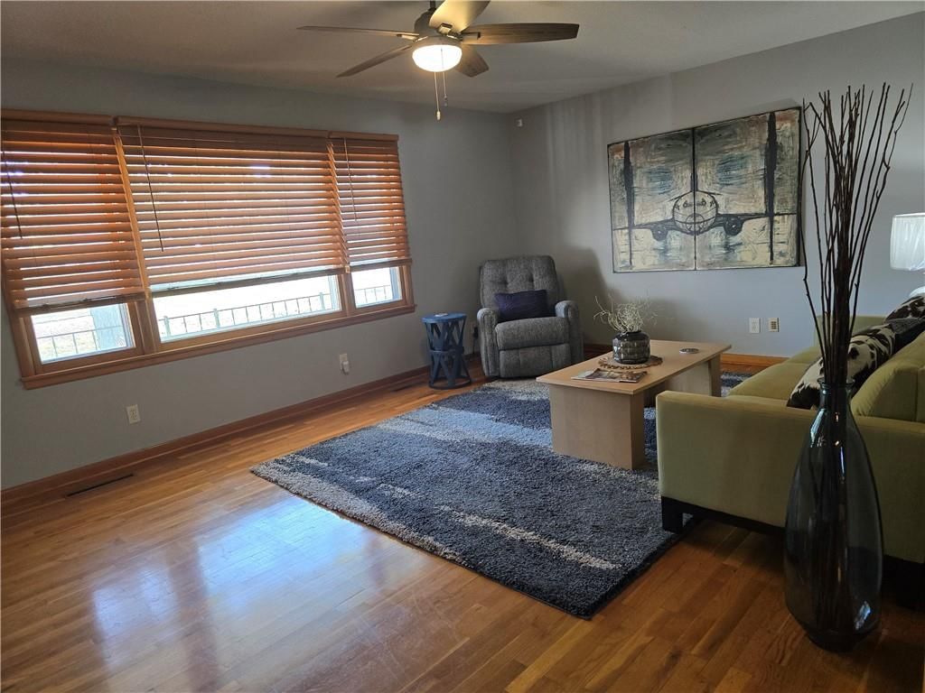 223 W 9th Street — photo 15