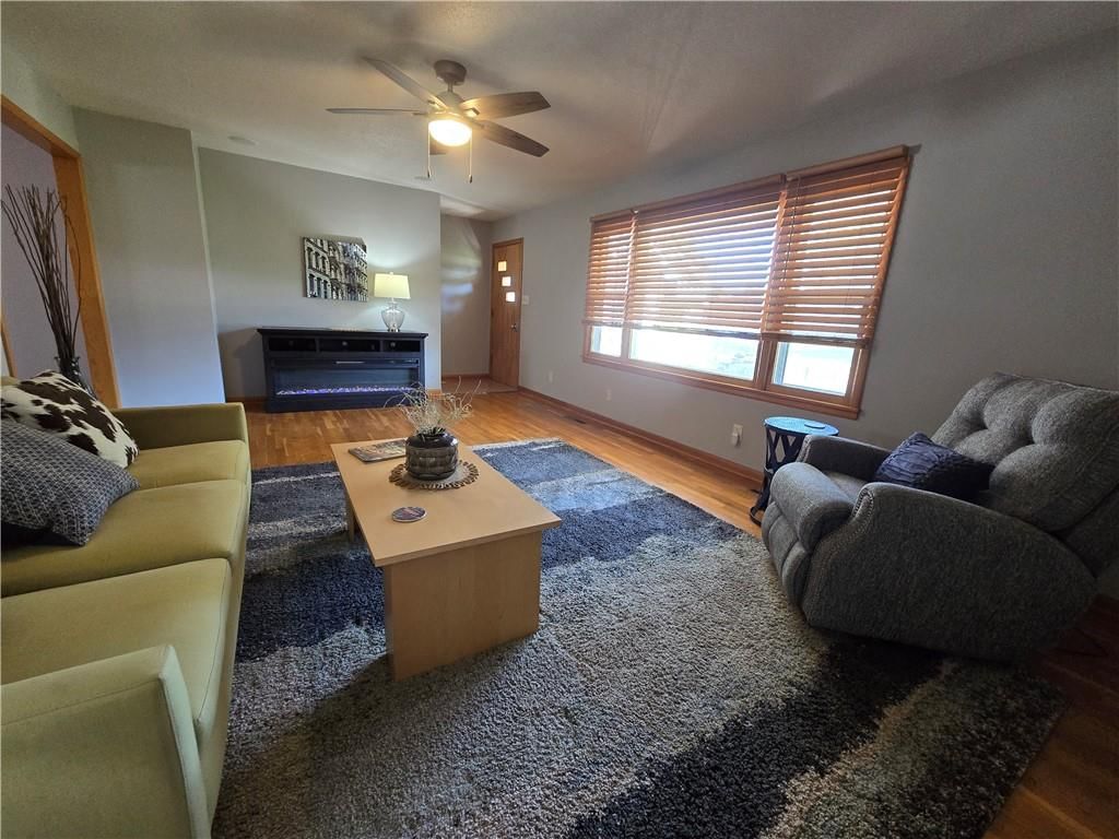 223 W 9th Street — photo 16