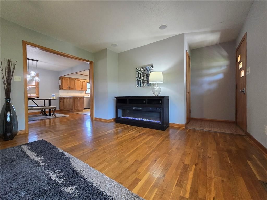 223 W 9th Street — photo 17