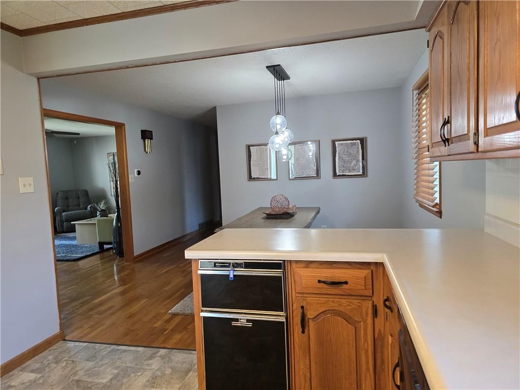223 W 9th Street — photo 24