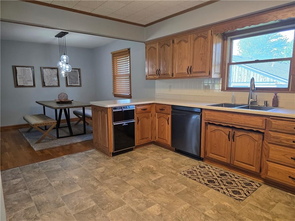 223 W 9th Street — photo 26