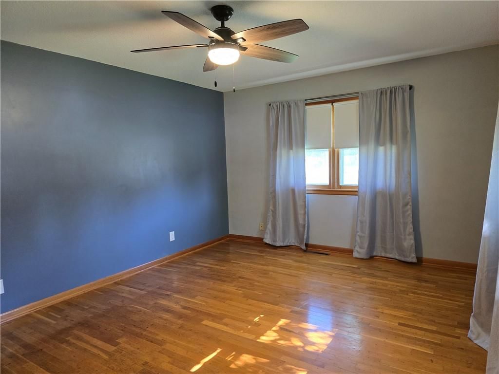 223 W 9th Street — photo 31