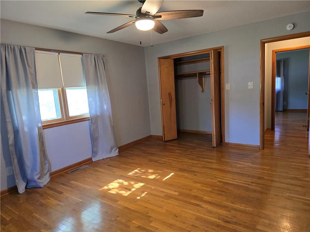 223 W 9th Street — photo 32