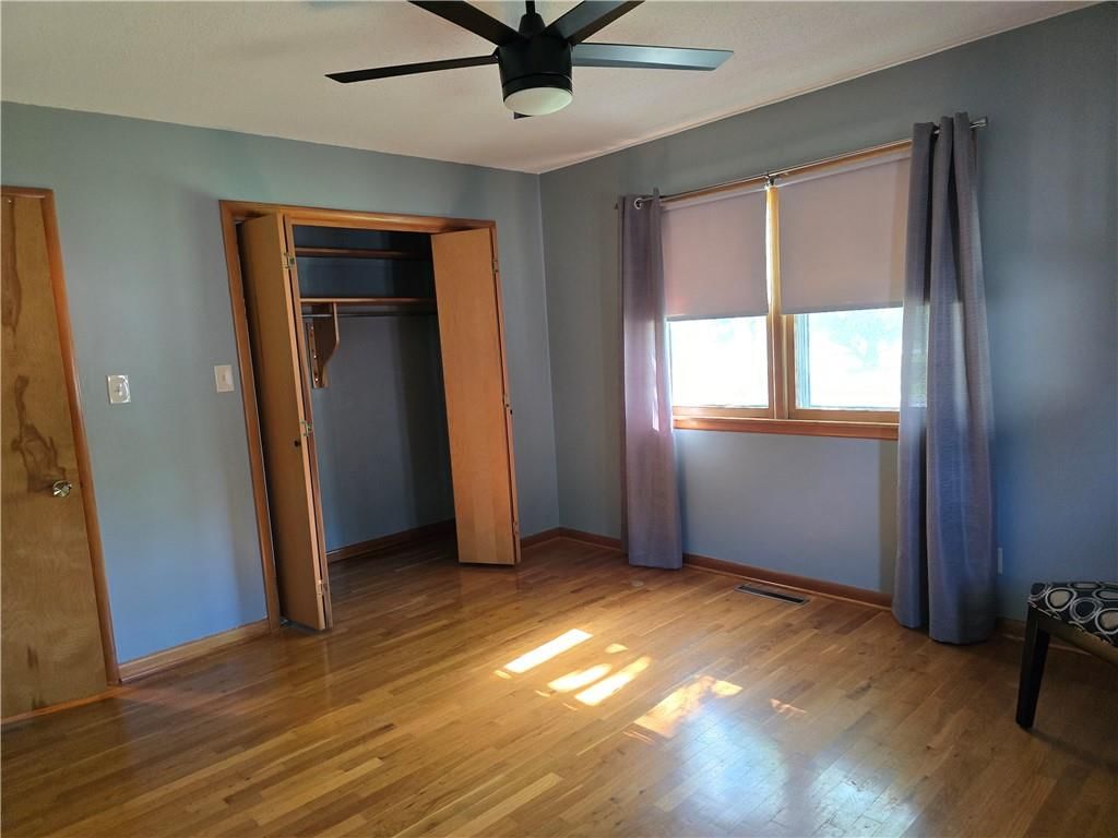 223 W 9th Street — photo 33