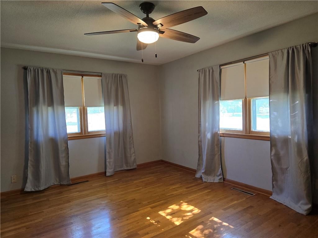 223 W 9th Street — photo 34