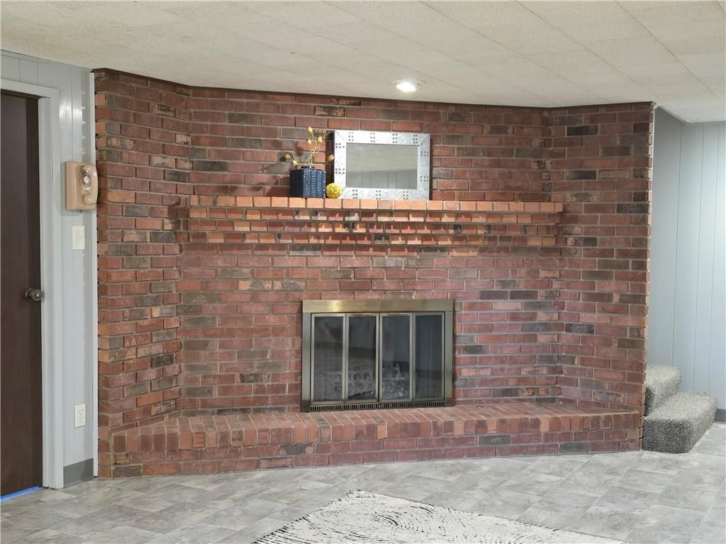 223 W 9th Street — photo 43