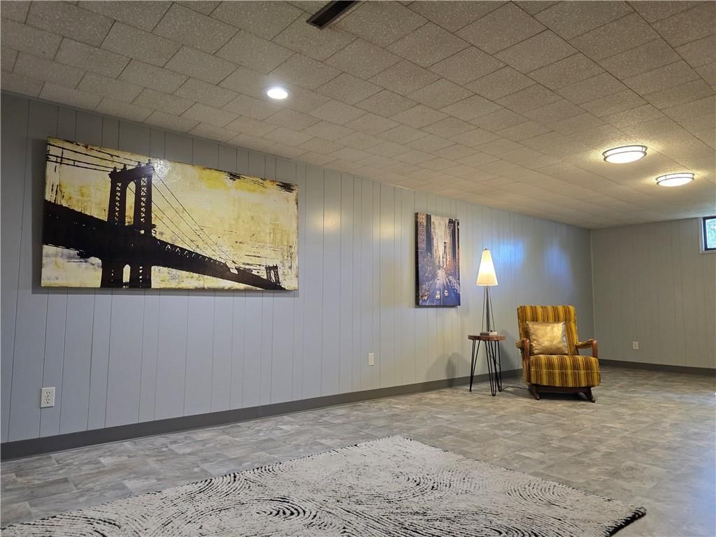223 W 9th Street — photo 46