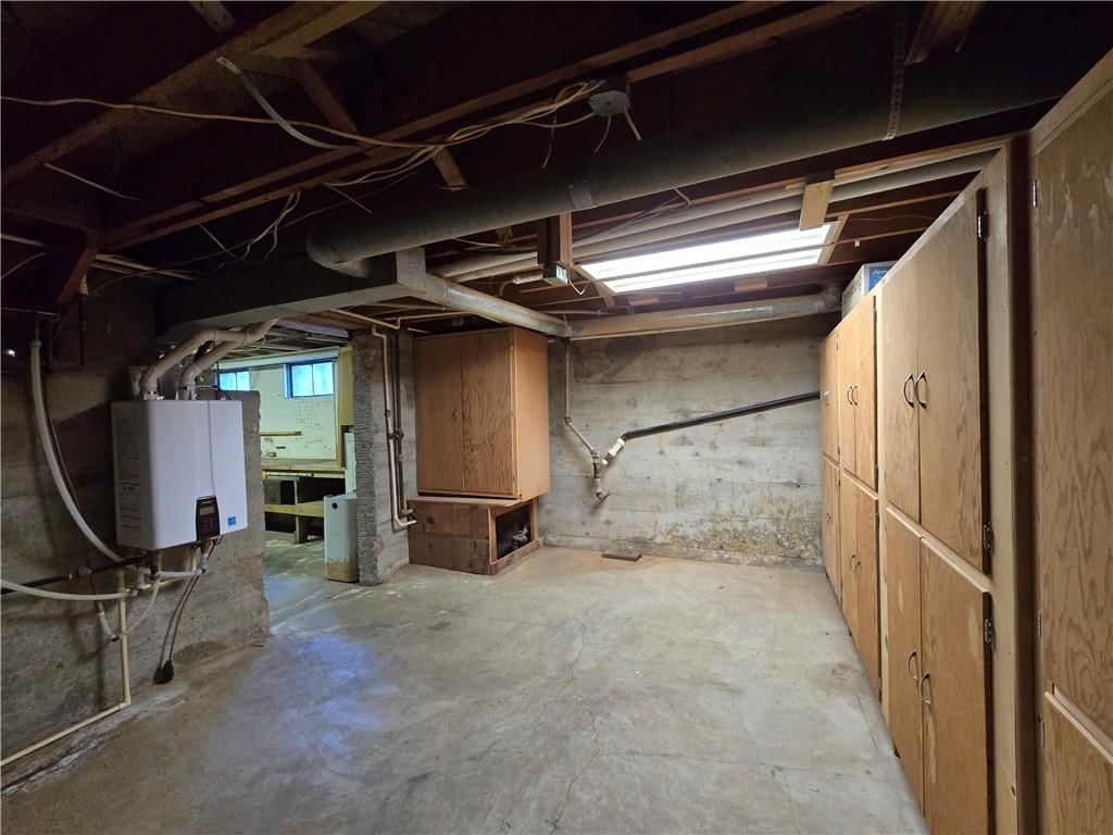 223 W 9th Street — photo 65