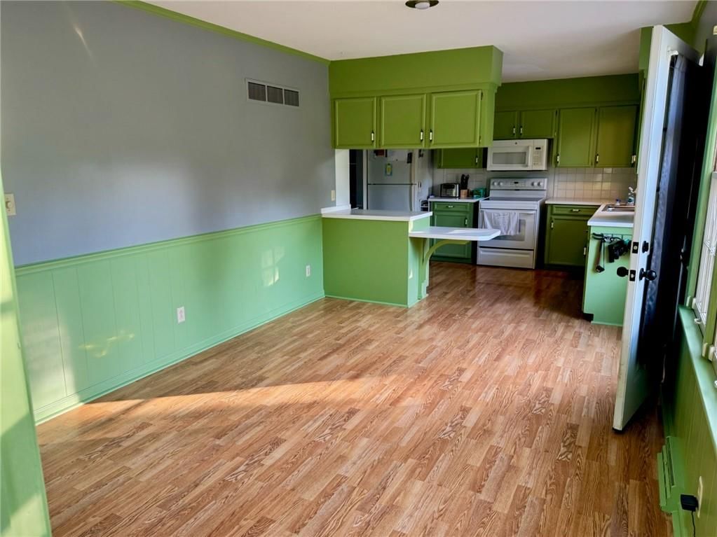 4024 Surrey Lane — photo 12