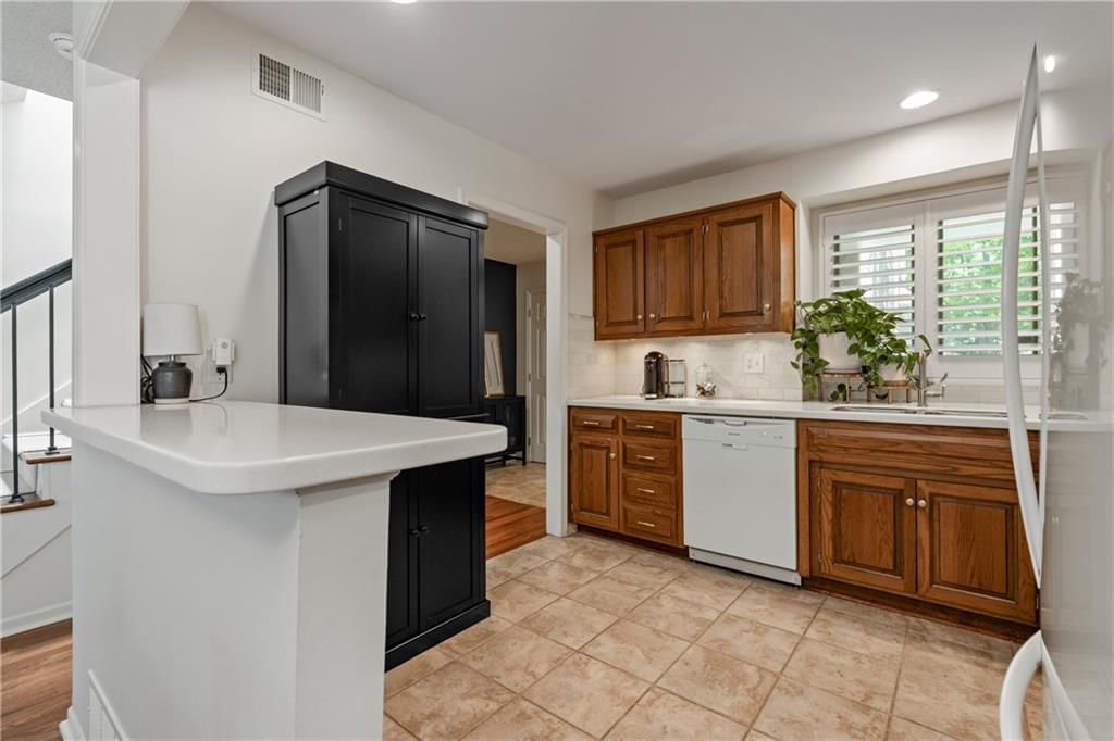 12595 Broadmoor Street — photo 8
