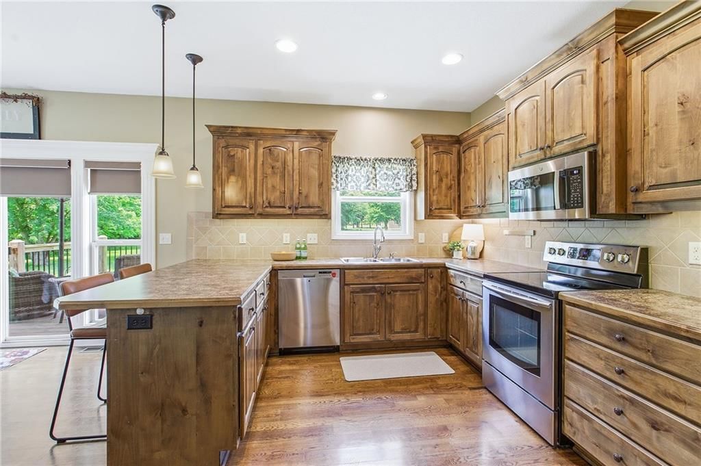 1601 NW Pond Avenue — photo 17