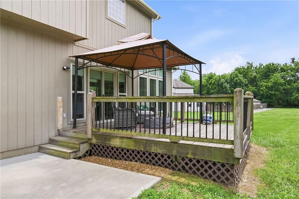 1601 NW Pond Avenue — photo 37