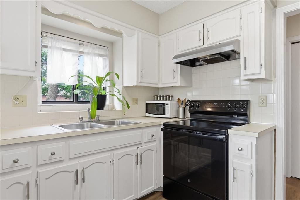 10023 W 86th Terrace — photo 13
