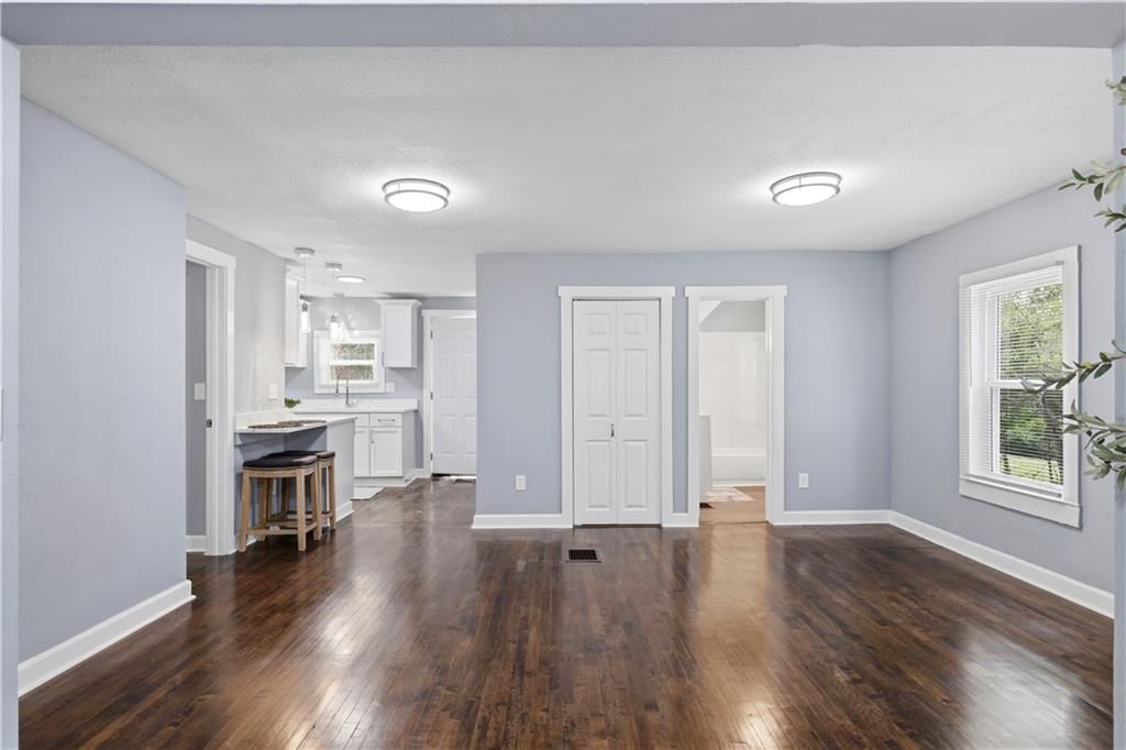 1530 S Harvard Avenue — photo 4