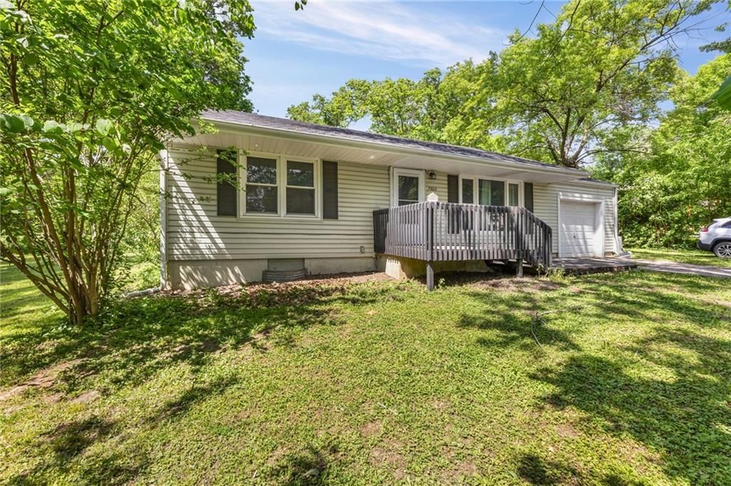 7602 Roswell Drive — photo 2