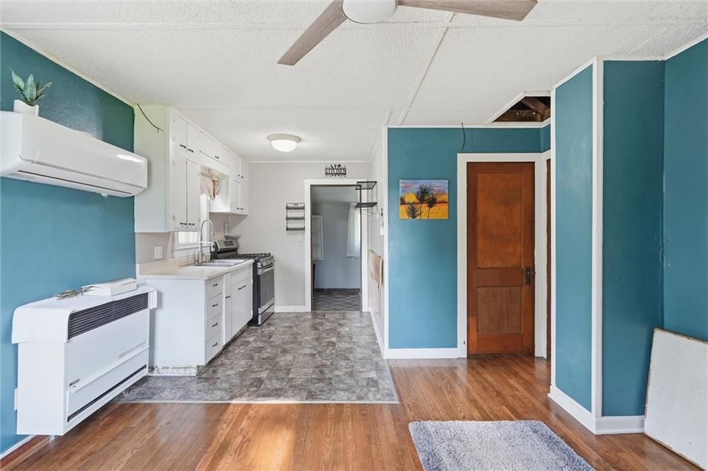 13318 Parker Avenue — photo 9