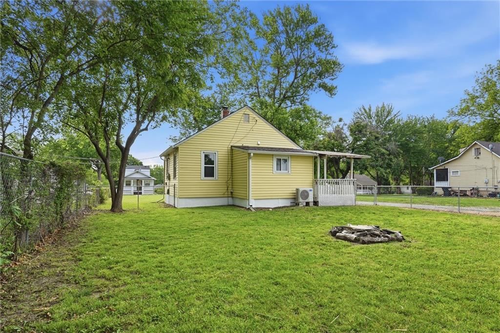 13318 Parker Avenue — photo 28