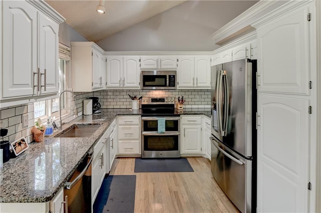 1750 Bridget Place — photo 2