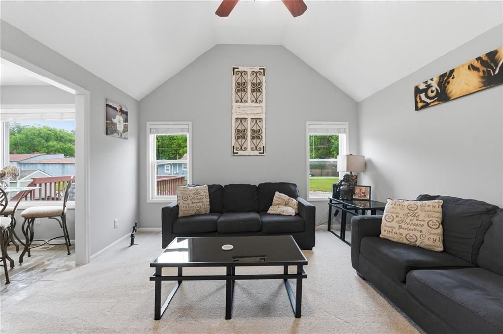 209 Dawn Avenue — photo 2