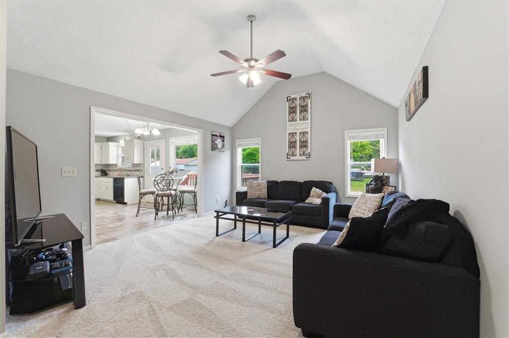 209 Dawn Avenue — photo 3