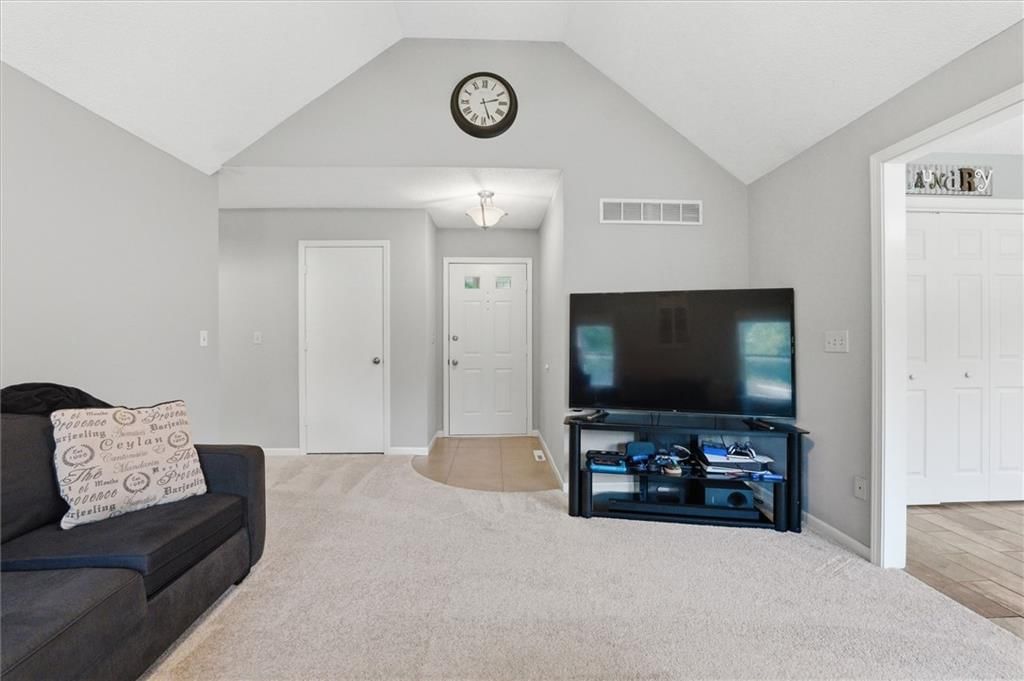 209 Dawn Avenue — photo 4