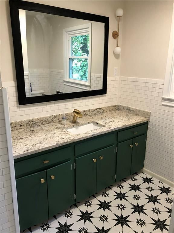 600 Christopher Street — photo 2