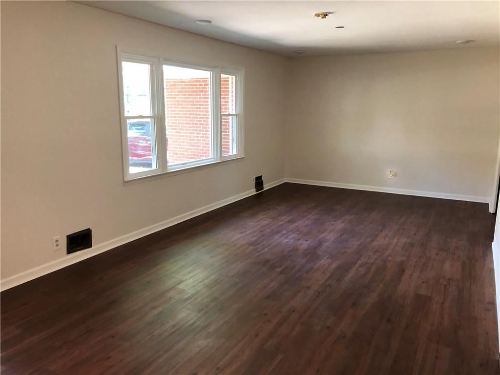 600 Christopher Street — photo 3
