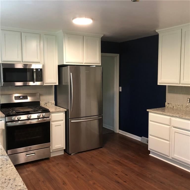 600 Christopher Street — photo 4