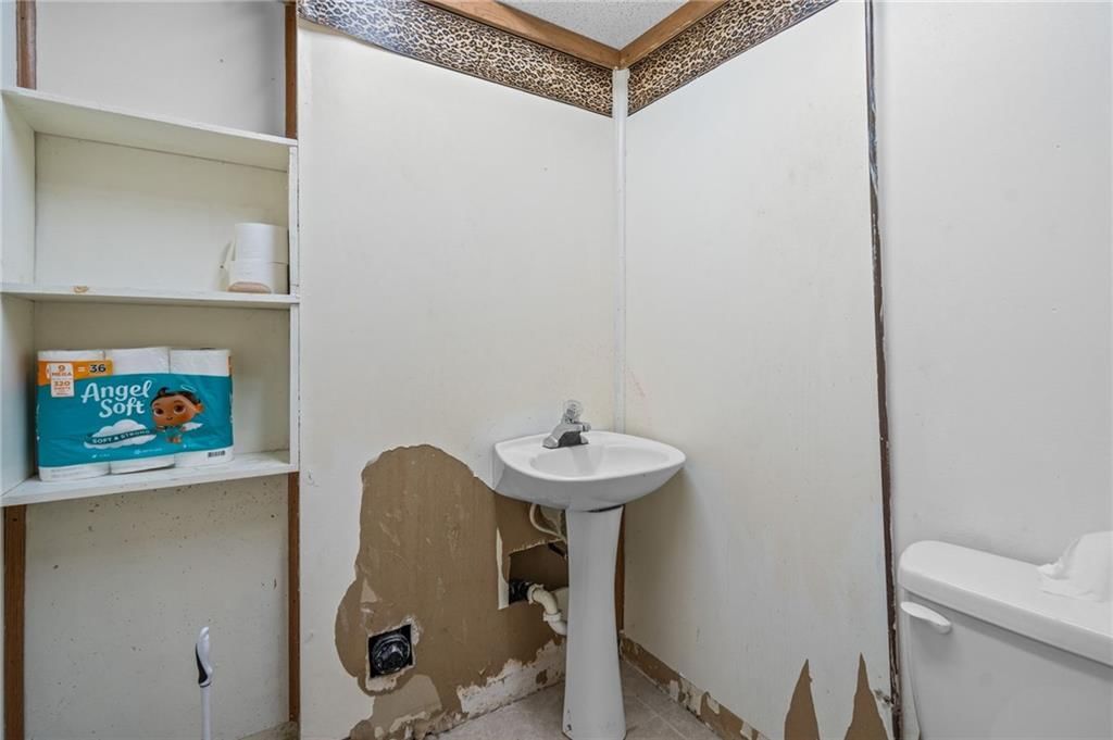 6413 Anderson Street — photo 32