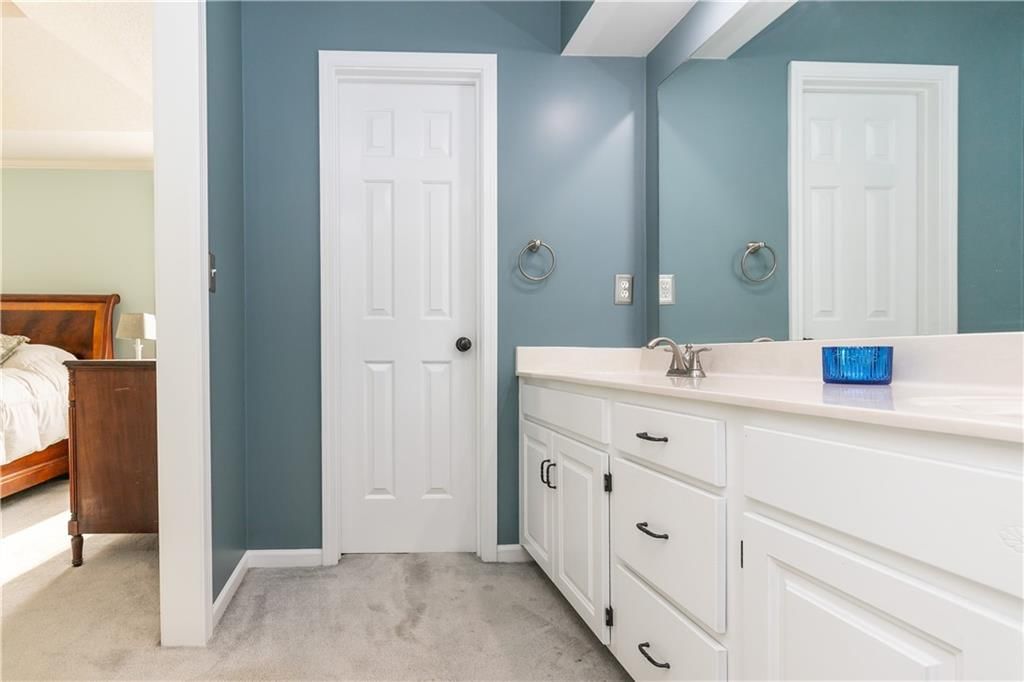 11938 S Hallet Street — photo 23