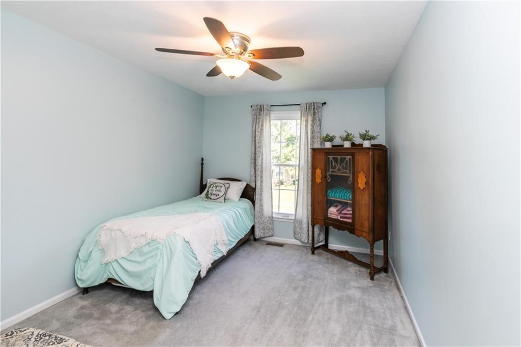 11938 S Hallet Street — photo 32