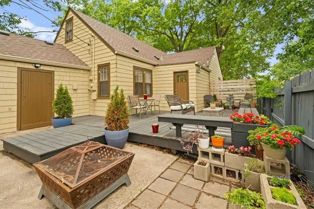 8337 MERCIER Street — photo 3