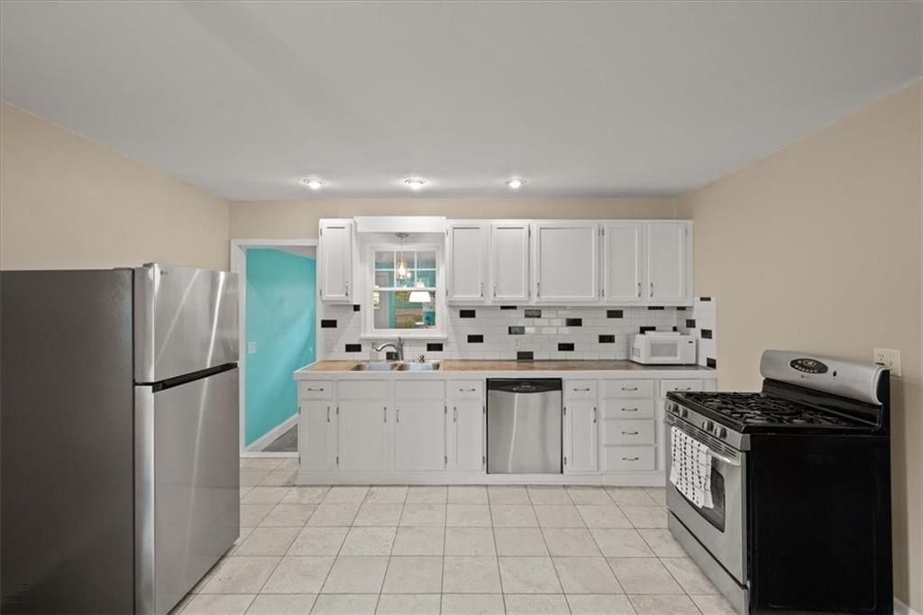8337 MERCIER Street — photo 10
