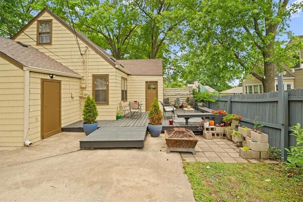 8337 MERCIER Street — photo 26