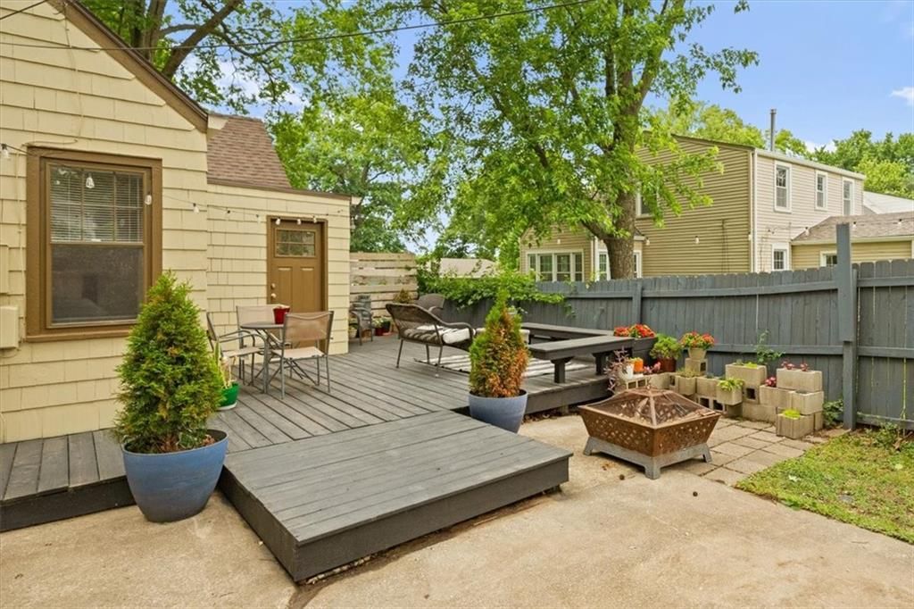 8337 MERCIER Street — photo 28