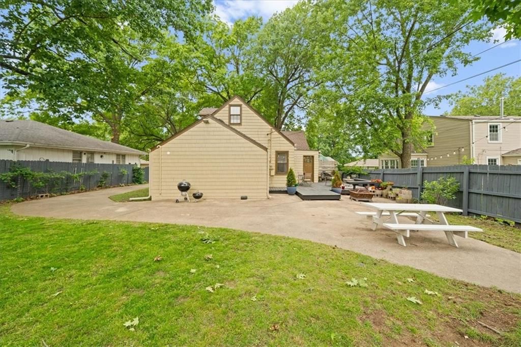 8337 MERCIER Street — photo 30