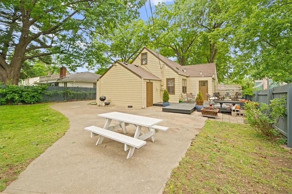 8337 MERCIER Street — photo 31