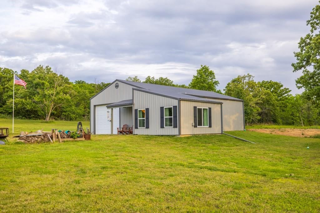 821 NW B Highway — photo 43
