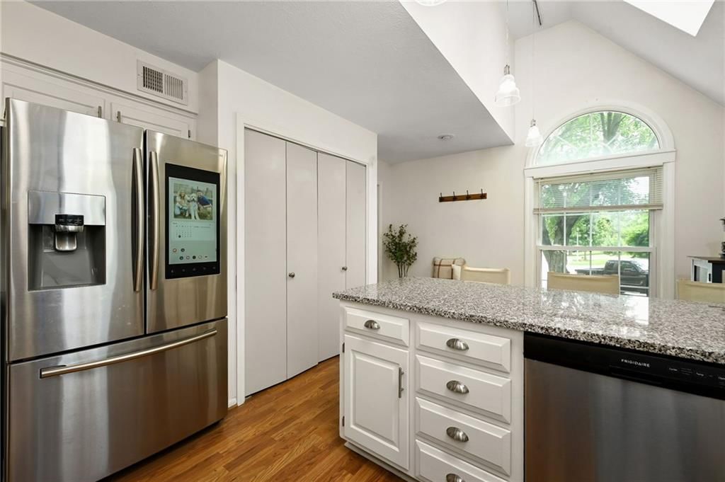 7929 W 113th Terrace — photo 9