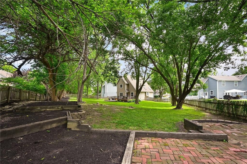 7929 W 113th Terrace — photo 32