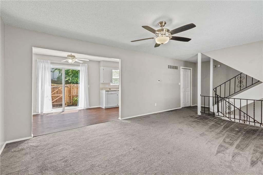 3723 NE Colonial Drive — photo 2
