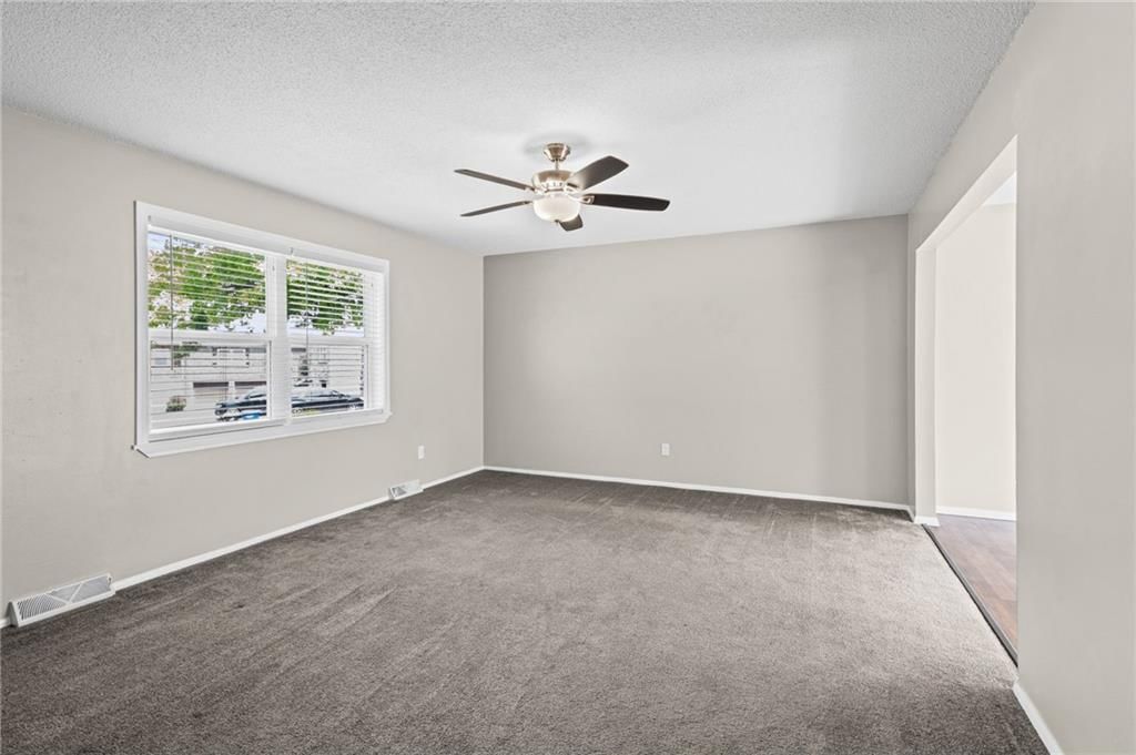 3723 NE Colonial Drive — photo 3