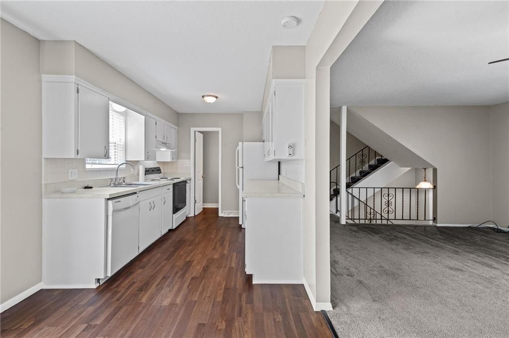 3723 NE Colonial Drive — photo 8
