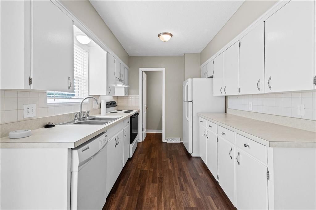 3723 NE Colonial Drive — photo 9