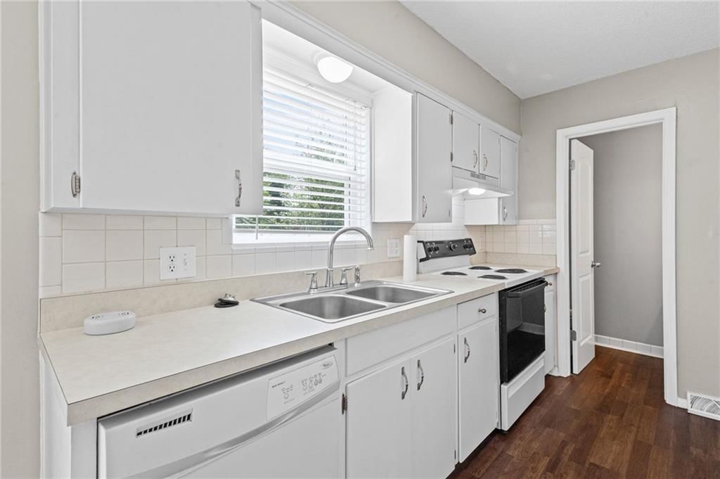 3723 NE Colonial Drive — photo 10