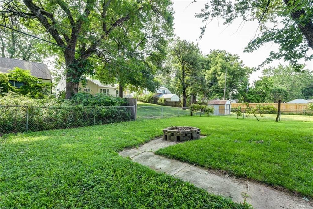 7625 Locust Street — photo 31