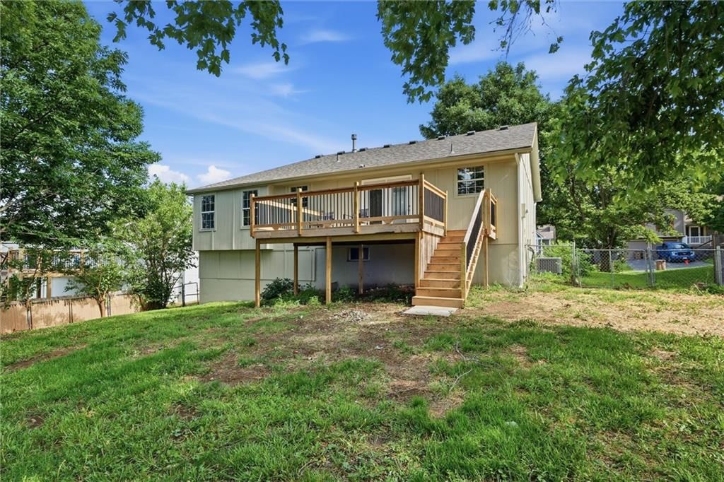 1611 STASI Avenue — photo 27