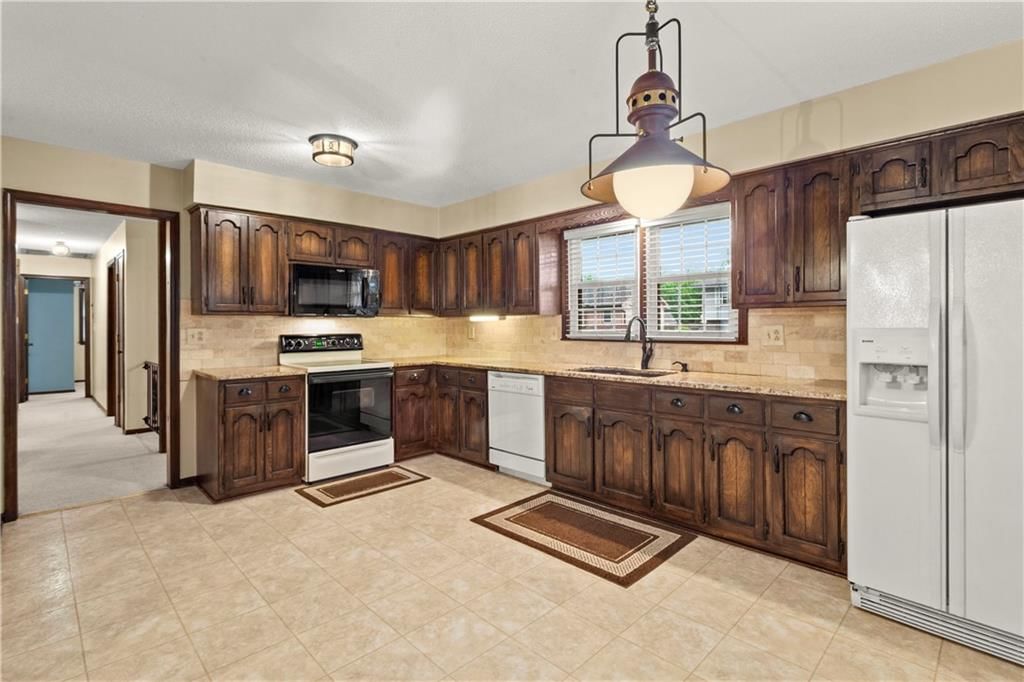 2505 S Whitney Avenue — photo 3